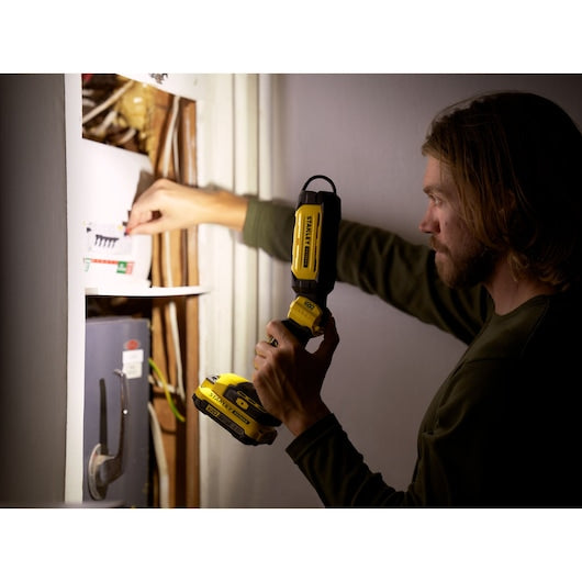 Stanley (SFMCL050B-XJ) Lanterna giratória sem fio 18V FATMAX® V20 (somente ferramenta)