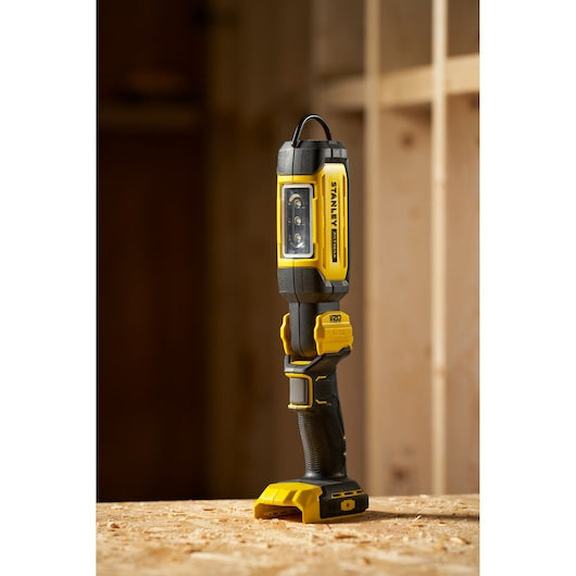 Stanley (SFMCL050B-XJ) Lanterna giratória sem fio 18V FATMAX® V20 (somente ferramenta)