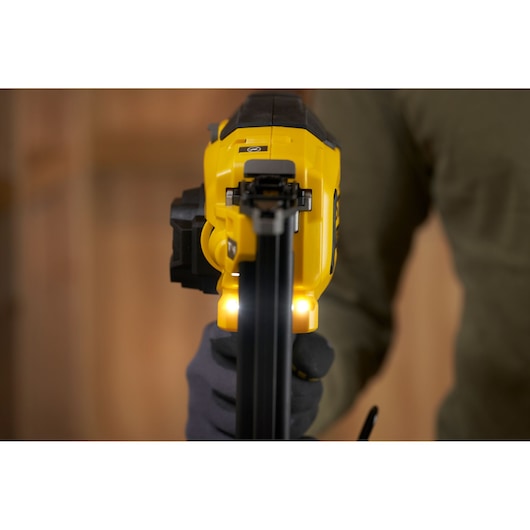 Pregador pneumático de acabamento Stanley (SFMCN618B-XJ) 18V V20 18g (somente a ferramenta)