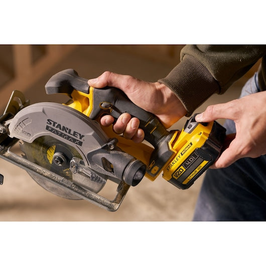 Serra circular Stanley (SFMCS500B-XJ) 18V V20 165mm (somente a ferramenta)