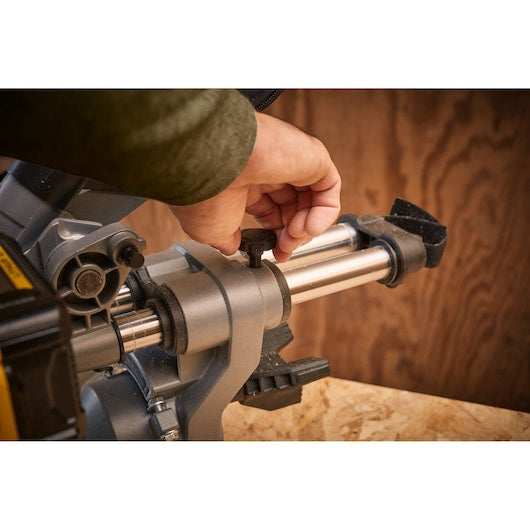 Serra de esquadria sem fio Stanley (SFMCS701M1-QW) 18V FATMAX® V20 de 190 mm