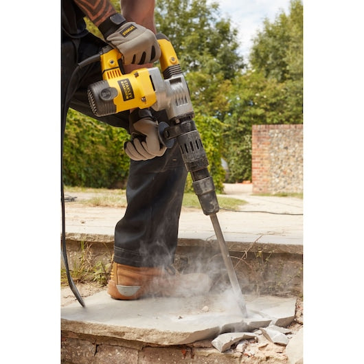 Stanley (SFMEH220K-QS) 1010W 8.5J 5Kg SDS MAX Chip Hammer With Kitbox
