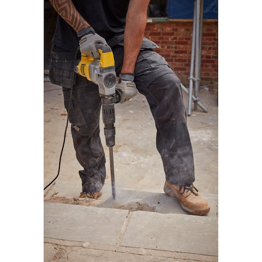 Stanley (SFMEH220K-QS) 1010W 8.5J 5Kg SDS MAX Chip Hammer With Kitbox