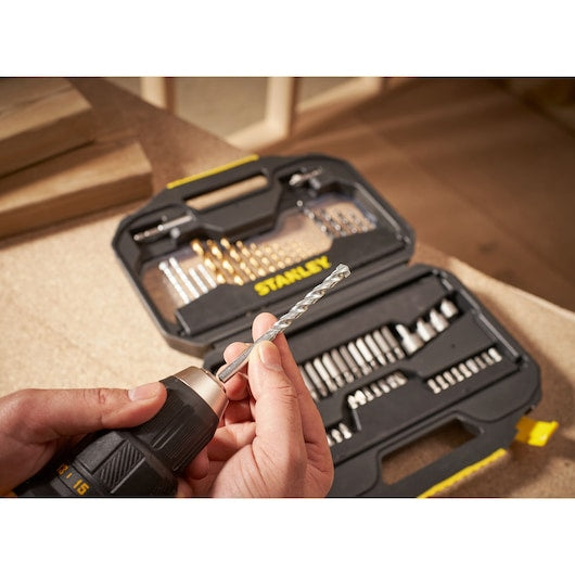 Conjunto de 70 peças mistas para furar e parafusar Stanley (STA7184-XJ)