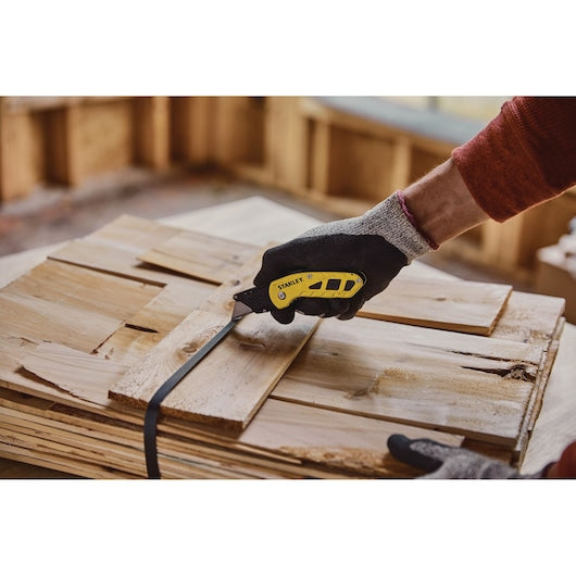 Cuchillo multiusos plegable de hoja fija Stanley (STHT10424-0)