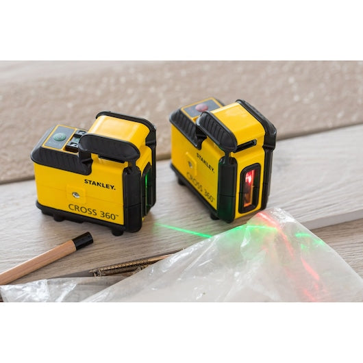 Nível a laser vermelho Stanley (STHT77640-1) com linhas cruzadas de 360°, tripé e estojo.