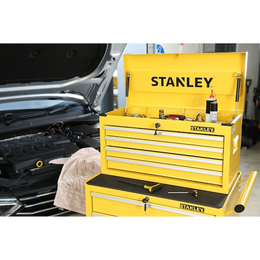 Baú com tampo de metal Stanley (STMT1-75062), 661 mm 26 pol.