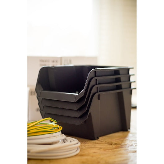 Stanley (STST82734-1) Conjunto de 4 Caixas Organizadoras Médias Pretas com 4 Suportes de Parede Médios