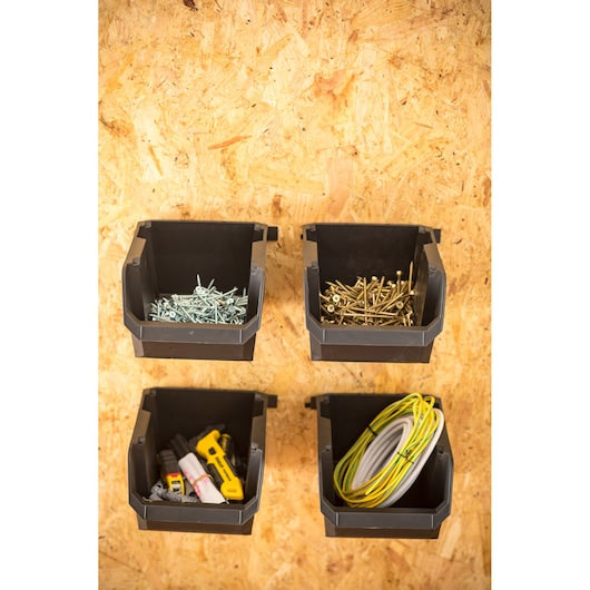Stanley (STST82734-1) Conjunto de 4 Caixas Organizadoras Médias Pretas com 4 Suportes de Parede Médios
