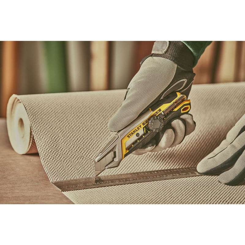 Stanley (FMHT10592-0) FATMAX 18 mm com bloqueio de roda de encaixe integrado e faca de encaixe