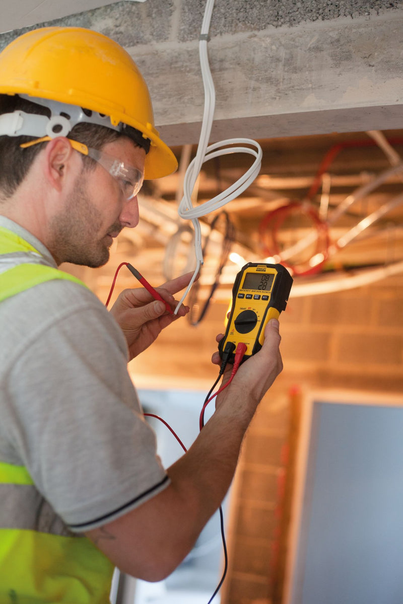 Multímetro digital inteligente Stanley (FMHT82563-0) FATMAX