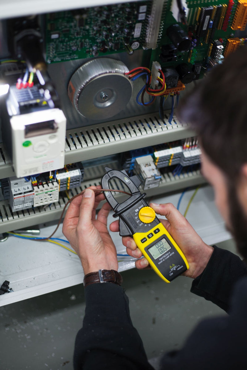 Multímetro digital Stanley (FMHT82564-0) FATMAX Smart Clamp