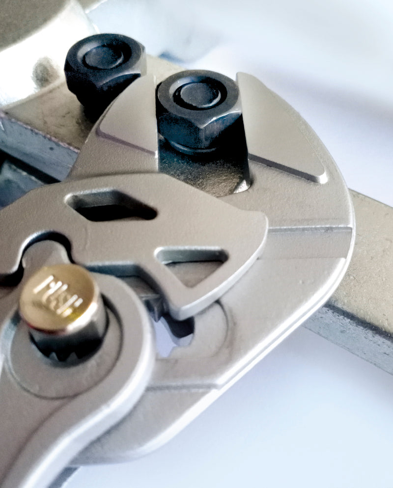 Llave ajustable tipo alicate Macfer (CAA) de acero al cromo-vanadio