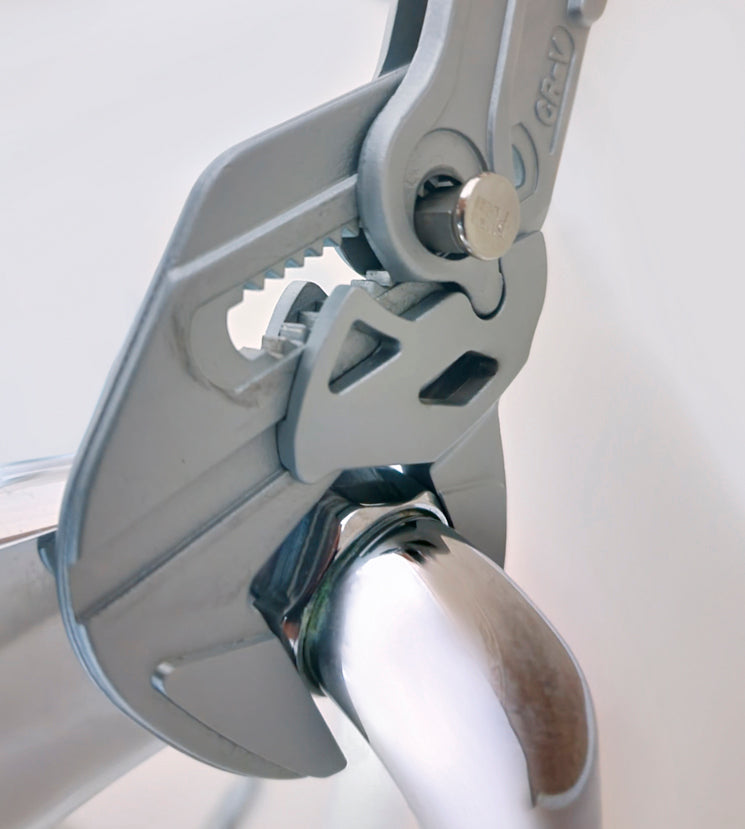 Llave ajustable tipo alicate Macfer (CAA) de acero al cromo-vanadio