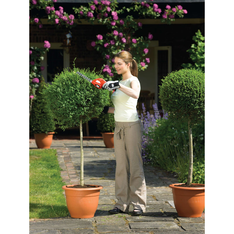 Black&Decker (GSL300-QW) 3.6V Handheld Hedge Trimmer