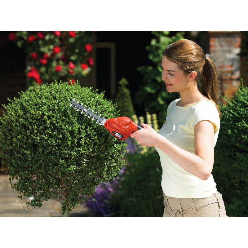 Black&Decker (GSL300-QW) 3.6V Handheld Hedge Trimmer