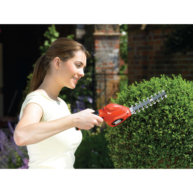 Black&Decker (GSL300-QW) 3.6V Handheld Hedge Trimmer