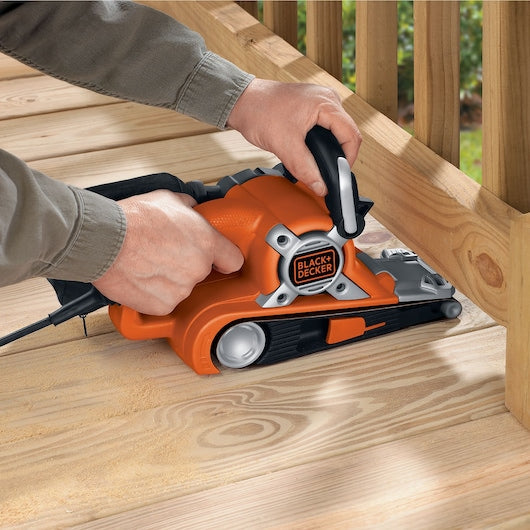 Lijadora de banda Black&Decker (KA88-QS) de 720 W, 75 mm x 533 mm, con bolsa de extracción de polvo
