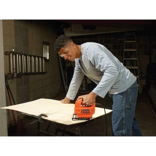 Serra tico-tico compacta Black&Decker (KS501) de 400 W com 1 lâmina
