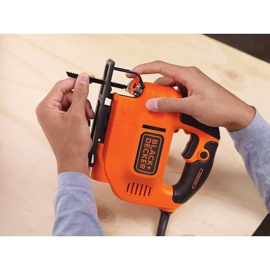 Black&Decker (KS701E-QS) Electric Variable Speed Compact Jigsaw With blade (520W)
