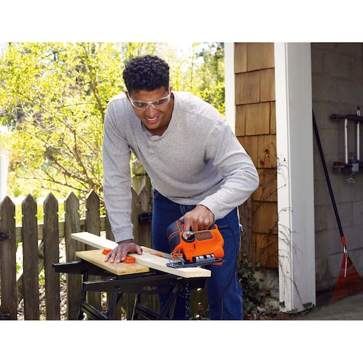 Sierra de calar de péndulo Black&Decker (KS801SEK-QS) AUTOSELECT® de 550 W con hoja y estuche