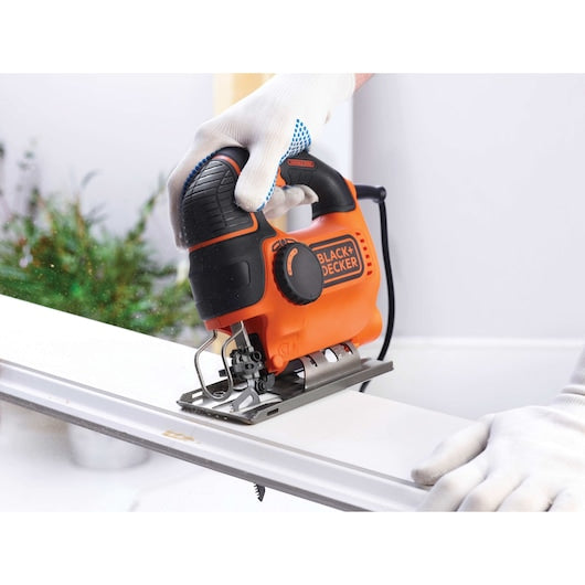 Sierra de calar de péndulo de velocidad variable Black&Decker (KS901PEK-XK) de 620 W con dos hojas y estuche