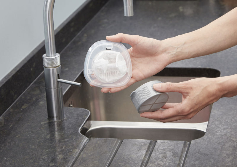 Black&Decker (NVC115JL-QW) 3.6V handheld vacuum cleaner without accessories. 3.6V power and 1.5Ah lithium battery.