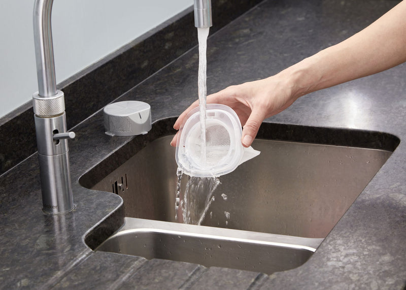 Black&Decker (NVC115WA-QW) Handheld vacuum cleaner with accessories. 3.6V power and 1.5Ah lithium battery.