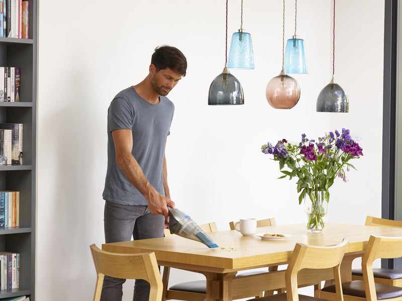 Black&Decker (NVC215WA-QW) Handheld vacuum cleaner with accessories. 7.2V power and 1.5Ah lithium battery.