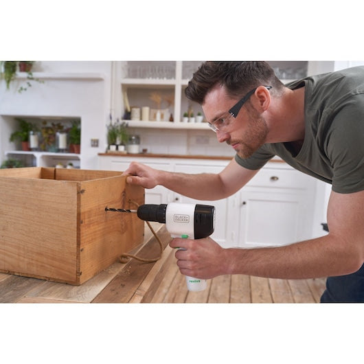 Black&Decker (REVDD12C-QW) 12V REVIVA DRILL DRIVER