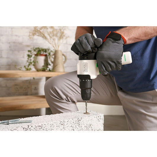 Taladro percutor inalámbrico Black & Decker® reviva™ de 12 V (REVHD12C-QW)