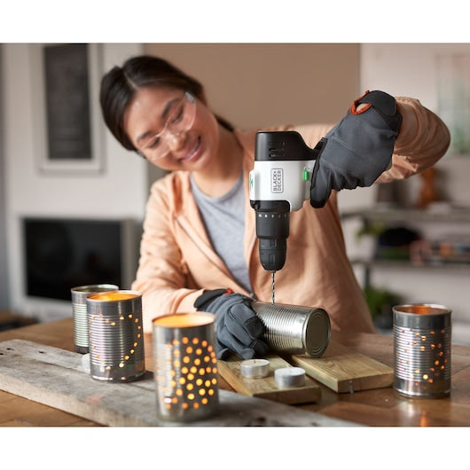 Taladro percutor inalámbrico Black & Decker® reviva™ de 12 V (REVHD12C-QW)