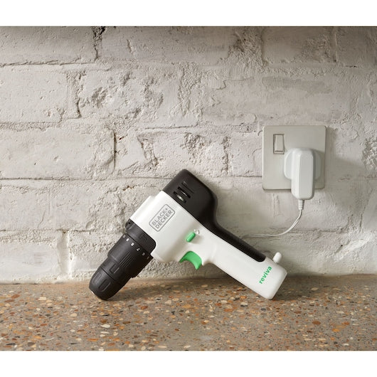 Taladro percutor inalámbrico Black & Decker® reviva™ de 12 V (REVHD12C-QW)