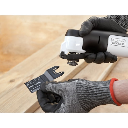 Herramienta oscilante inalámbrica Black & Decker (REVOS12C-QW) Black & Decker ® ​​reviva™ de 12 V
