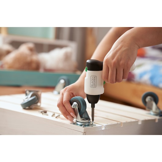 Aparafusadora sem fio Black&Decker (REVSD4C-XJ) reviva™ 3,6V