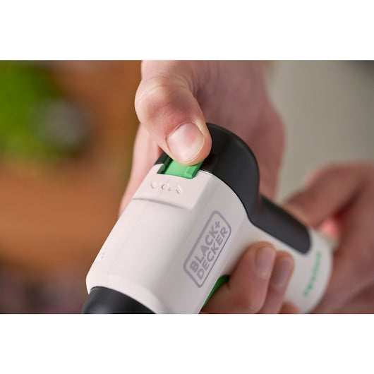 Aparafusadora sem fio Black&Decker (REVSD4C-XJ) reviva™ 3,6V