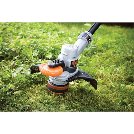 Aparador de relva sem fio Black&Decker (STC1840-QW) 18V (4,0Ah)