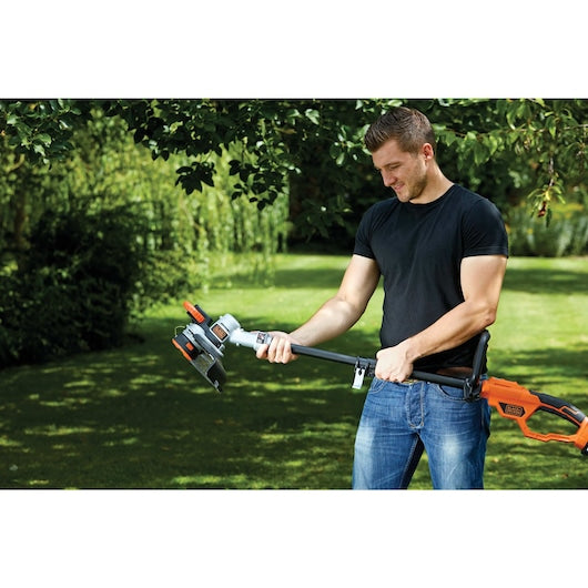 Aparador de relva sem fio Black&Decker (STC1840-QW) 18V (4,0Ah)