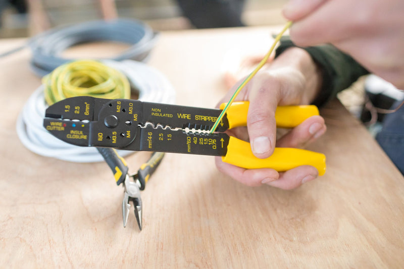 Alicate de cravação padrão Stanley (STHT0-75414) 220 mm