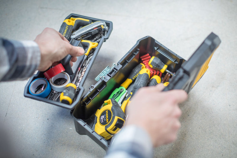 Stanley (STST1-75515) Caixa de ferramentas Essential de 12-1/2 pol. com fechos de metal