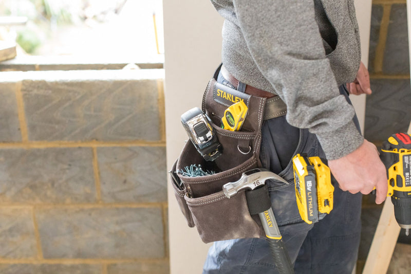 Stanley (STST1-80116) Bolsa em pele com dois bolsos e pregos