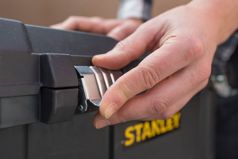 Caixa de ferramentas Stanley Essential (STST1-80150) 50L com fechos de metal