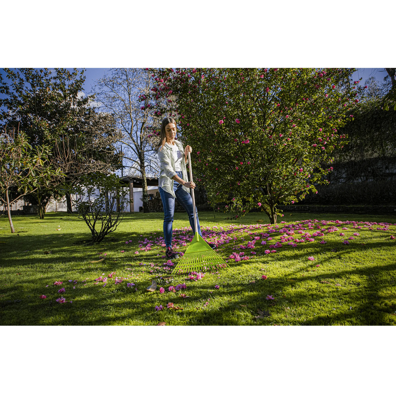 Ancinho para relvado Vito (VIVR208) com cabeça em plástico e cabo em madeira