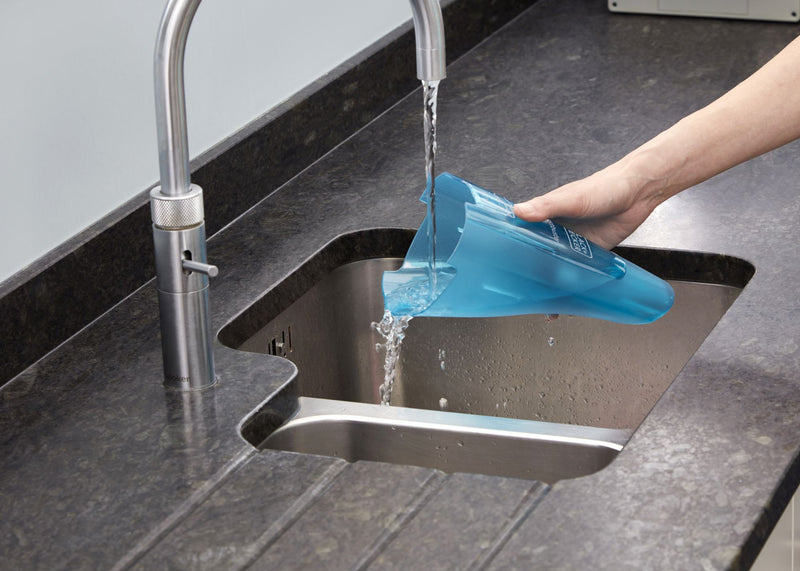 Black&Decker (WDC215WA-QW) Handheld vacuum cleaner with accessories for wet and dry surfaces. 7.2V 1.5Ah lithium power.