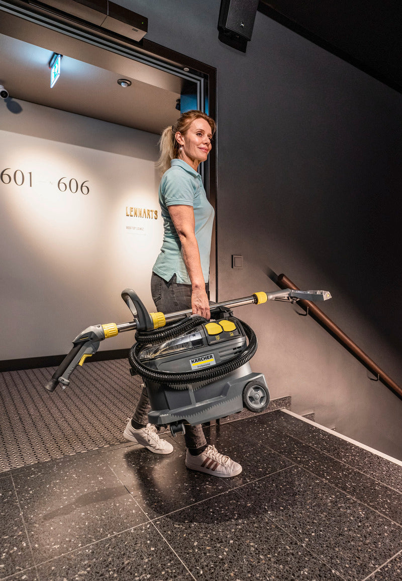 Máquina de extração por pulverização Karcher (1.100-241.0) Puzzi 8/1 ADV