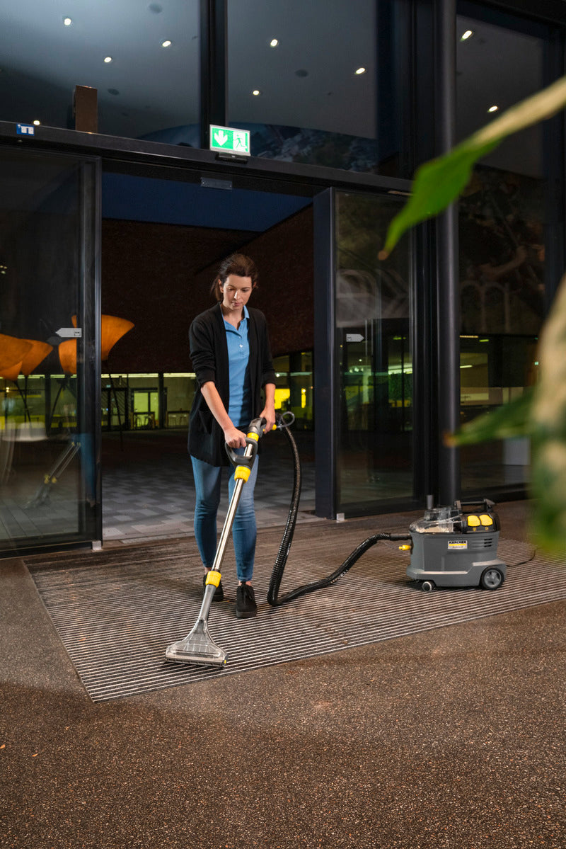 Máquina de extração por pulverização Karcher (1.100-241.0) Puzzi 8/1 ADV