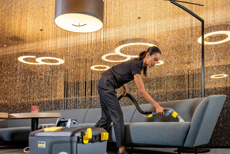 Máquina de Extração por Spray Karcher (1.100-138.0) Puzzi 10/1 com Bocal para Estofos