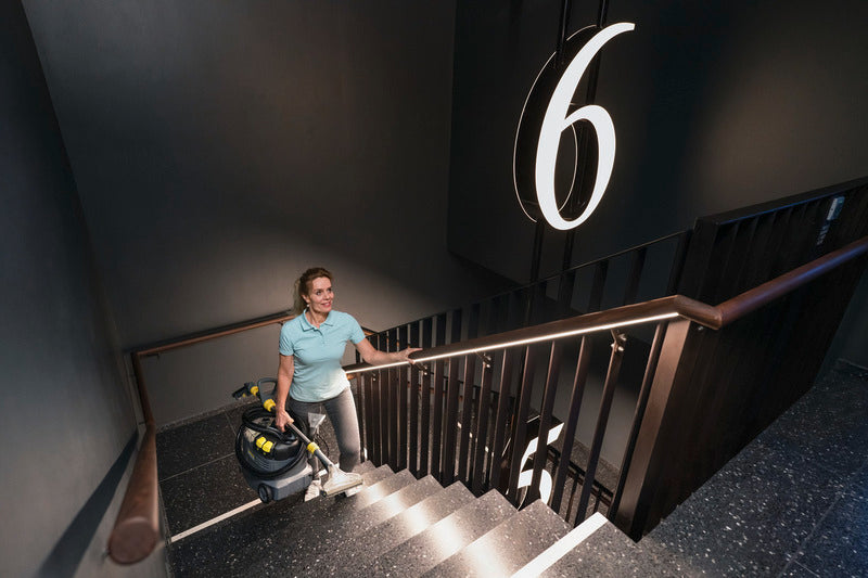 Máquina de extração por pulverização Karcher (1.100-241.0) Puzzi 8/1 ADV