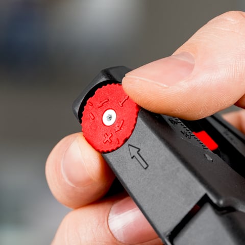 Decapador de isolamento auto-ajustável Knipex (12 40 200) EvoStrip