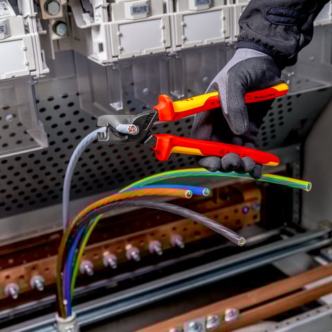 Knipex (95 18 225) Cizalla para cables StepCut XL con corte escalonado